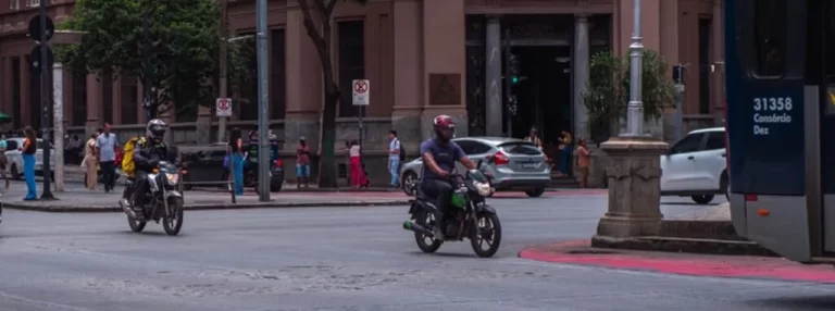 Detran alerta: motociclistas concentram 25% dos condutores e mais de 47 mil sinistros em MG