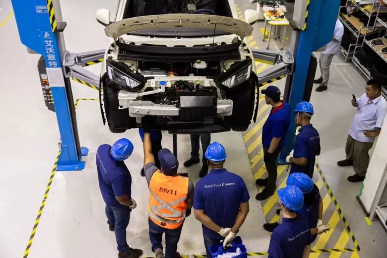 BYD enfrenta acusações de trabalho forçado em fábrica na Europa