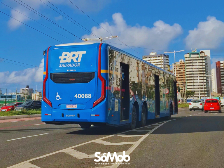 Linha B3 do BRT tem rota modificada nesta quinta-feira após abertura de buraco no seu trajeto