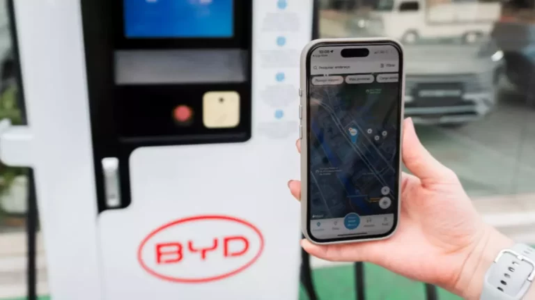 BYD acelera no Brasil e já soma 125 carregadores rápidos