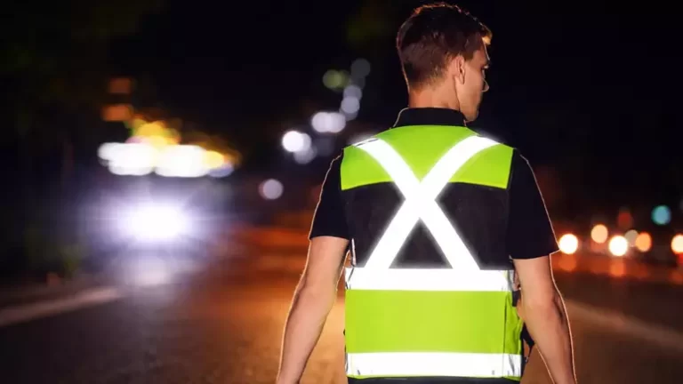 Projeto quer tornar obrigatório colete refletivo em veículos para reduzir acidentes em emergências