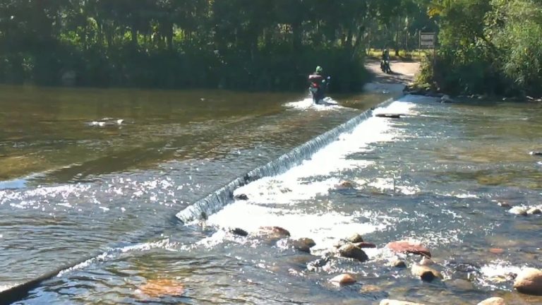 “Ponte invertida” vira atração e alternativa para motoristas que fogem de praias lotadas
