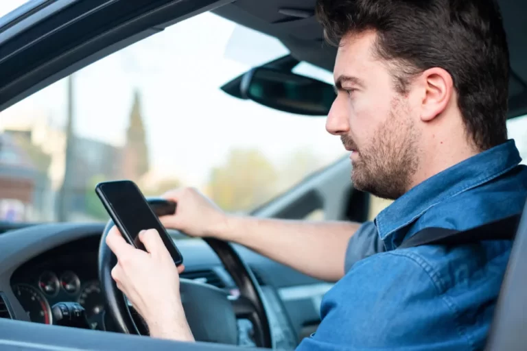 Uso de celular ao volante pode estar subestimado nas estatísticas de acidentes