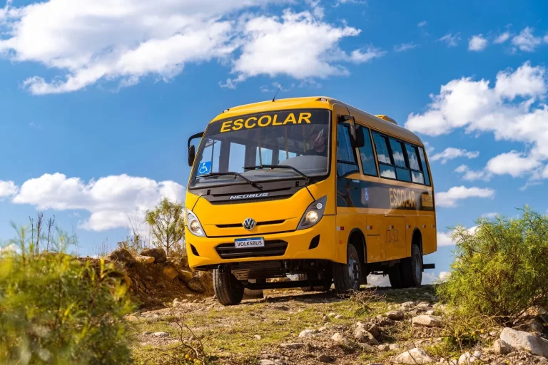 Indústria de ônibus registra produção de 2.520 unidades em abril com liderança da Caio