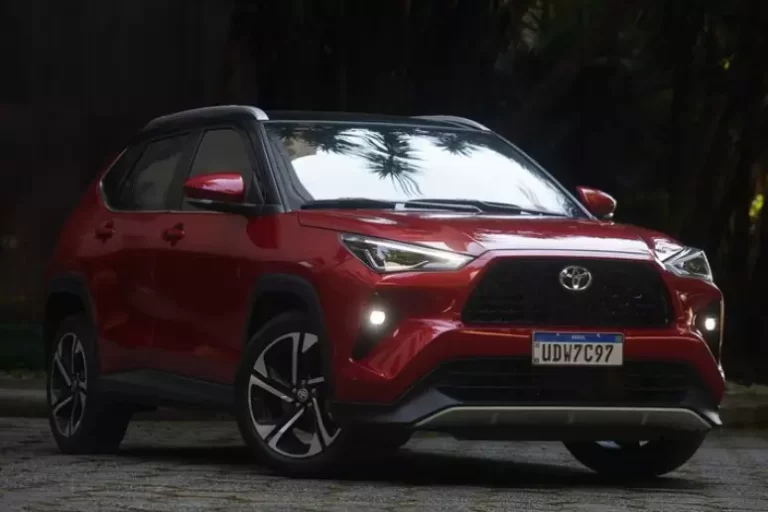 Metade dos motoristas brasileiros ainda prioriza veículos a combustão apesar do avanço dos elétricos