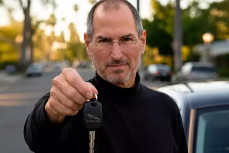 A história por trás do dia em que Steve Jobs deu um Jaguar zero km para sua secretária