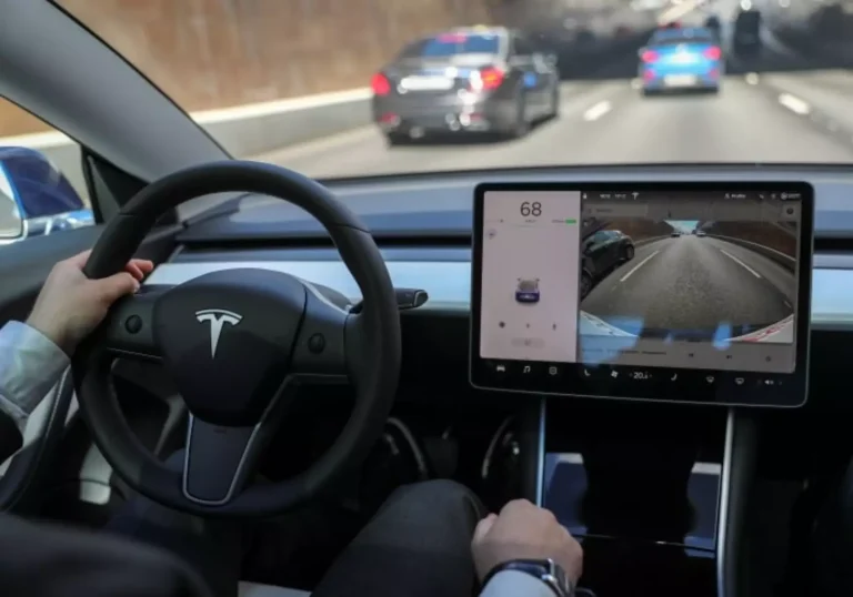 Elon Musk projeta que conduzir o próprio automóvel será algo inusitado em 10 anos