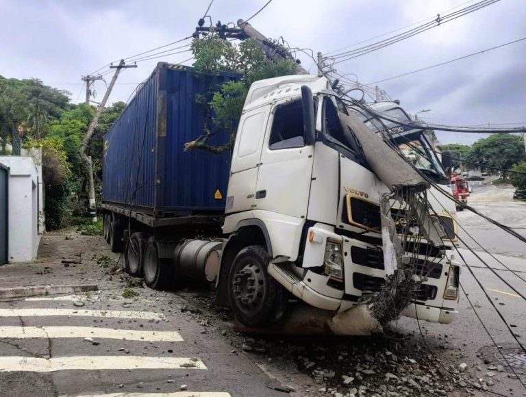 Colisões contra postes avançam 12% no primeiro trimestre