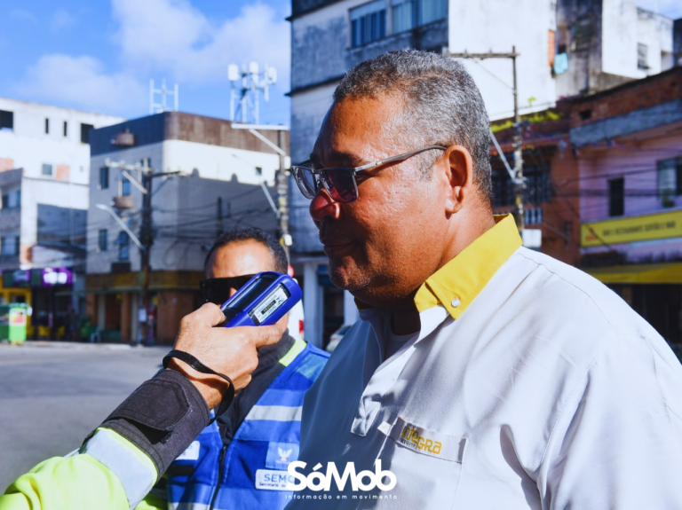 Semob realiza blitz do bafômetro com motoristas de ônibus em Salvador