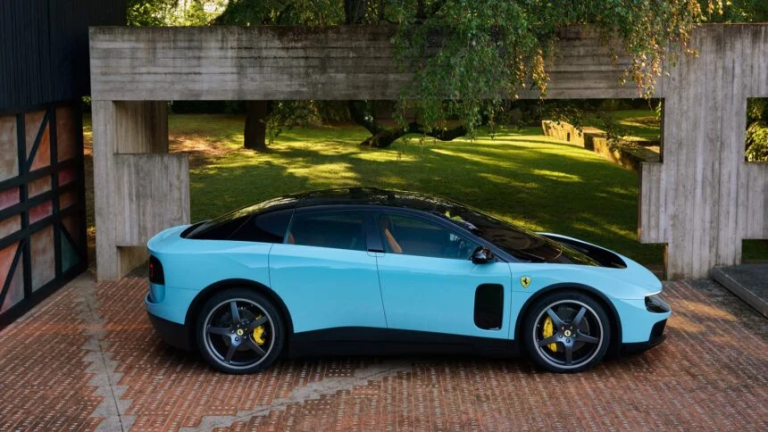 CEO da Ferrari acalma mercado e confirma pedidos de elétrico