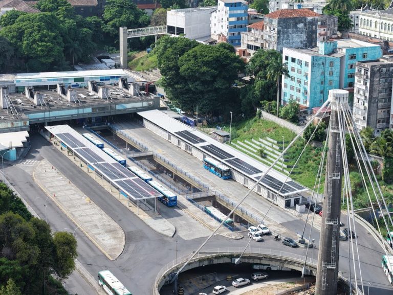 Nova usina solar é instalada na Estação da Lapa; economia pode chegar a R$ 120 mil por ano