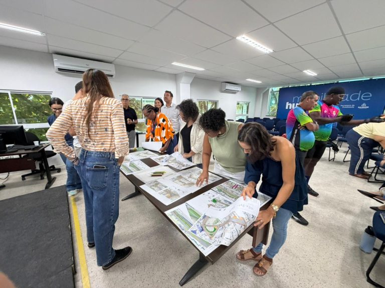 Semob reúne ciclistas e sociedade civil para debater malha cicloviária de Salvador