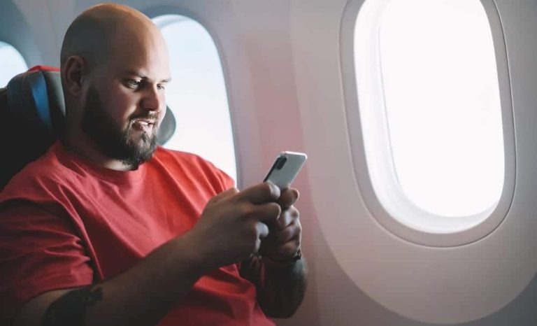 Companhias aéreas podem ter que oferecer internet em voos comerciais e envio gratuito de mensagens de texto