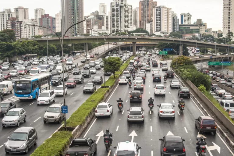 Licenciamento atrasado lidera ranking de multas em diversas regiões