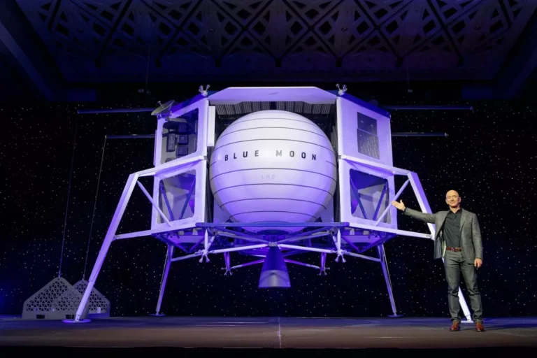 Jeff Bezos aposta em futuro com milhões de pessoas vivendo no espaço