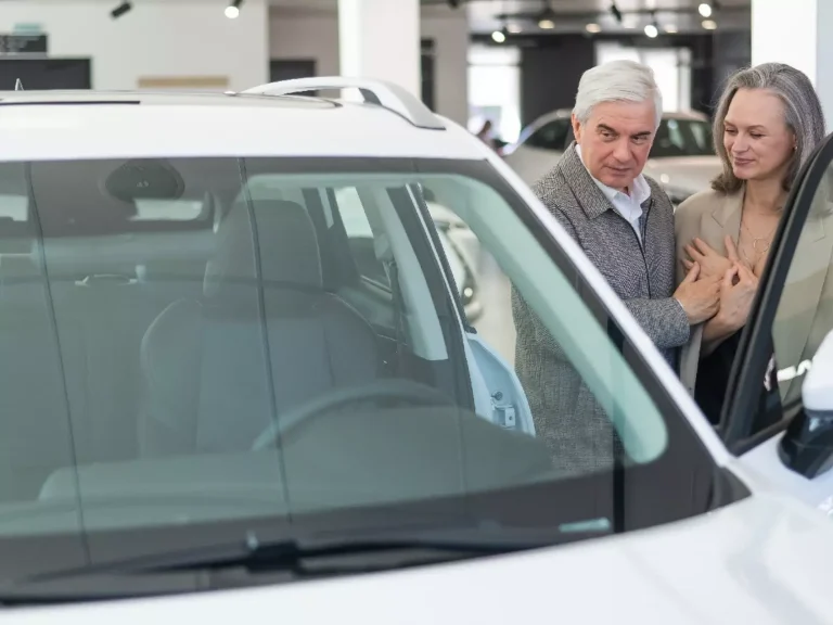 Projeto quer dar desconto em carro zero para idosos