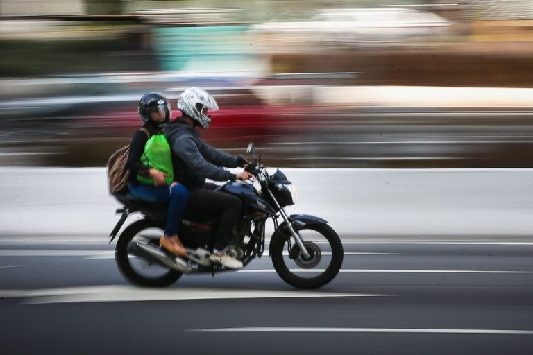 Motociclistas não profissionais podem ser autorizados a transporte de passageiros por aplicativo