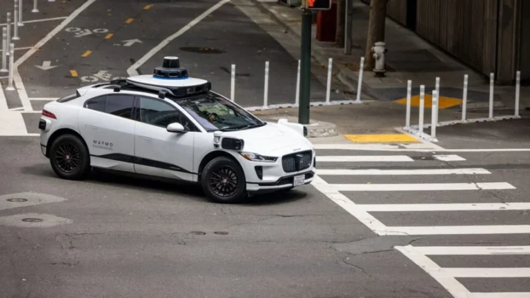Carros autônomos ganham espaço durante a Copa do Mundo de 2026 nos Estados Unidos