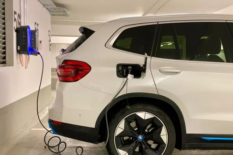 Estudo mostra que baterias de carros elétricos duram muito e mantêm até 95% da autonomia após 5 anos