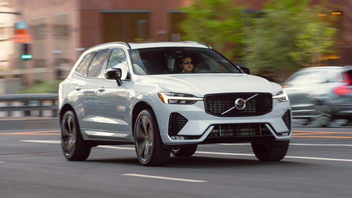 2023-Volvo-XC60-B6-R-Design-34