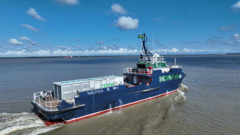 Barco movido a hidrogênio verde foi destaque no Marina Itajaí Boat Show