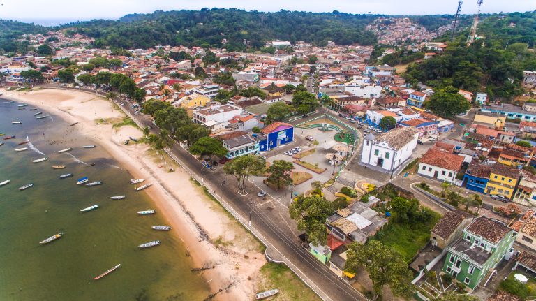 Prefeitura proíbe estacionamento na orla de Itacaré para melhorar mobilidade e preservar cartão-postal