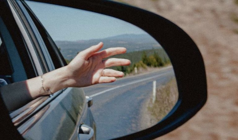 Vidros abertos ou ar-condicionado? Especialistas explicam qual opção consome menos combustível na estrada