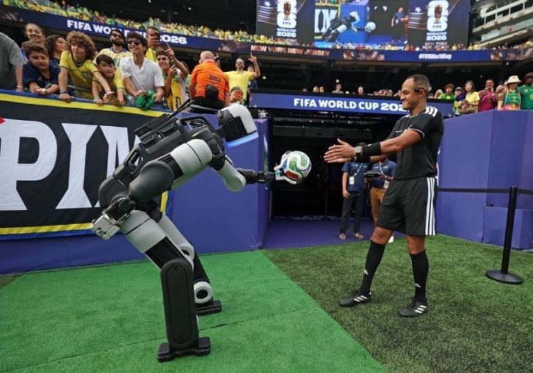 Hyundai leva robô humanoide à Copa para em estreia em partida