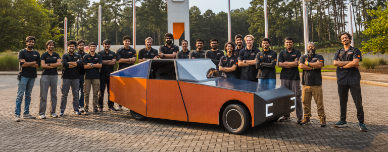 Estudantes criam carro solar de 550 kg capaz de gerar energia para autonomia