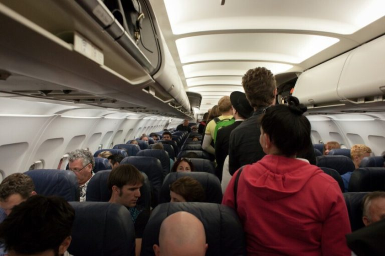 Método pode reduzir tempo de embarque à metade, mas por que companhias aéreas não adotam?
