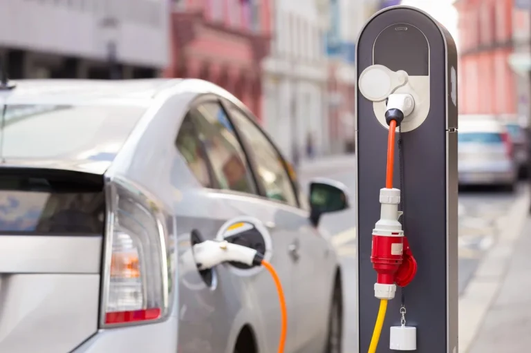 Furto de cabos amplia riscos para infraestrutura de recarga de veículos elétricos