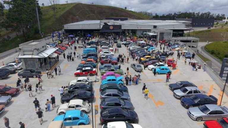 Encontro gratuito reúne carros antigos e raridades em São Bernardo do Campo