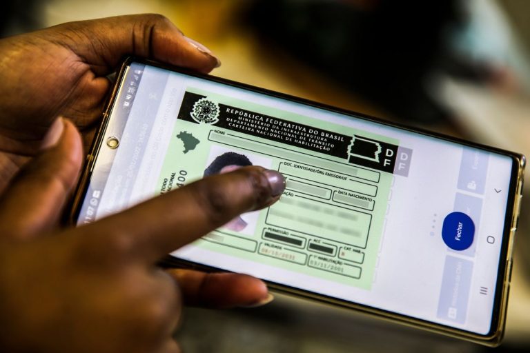 Procura pela primeira CNH dispara 222% em 2026; emissão cresce 15%