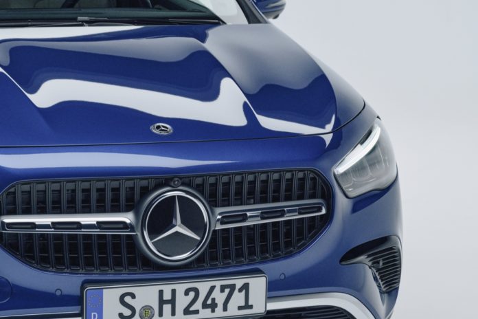 mercedes-benz-gla-200-progressive-foto-divulgacaodo-mercedes-benz-gla-200-progressive-chama-bastante-atencao-foto-divulgacao