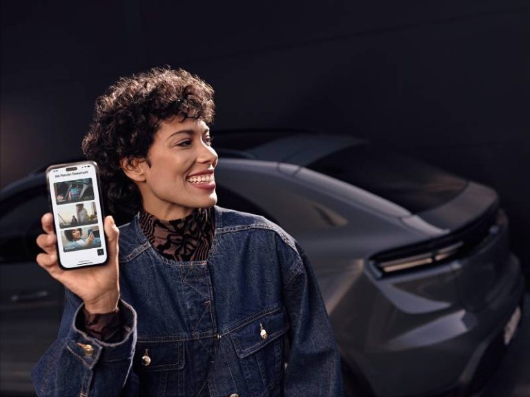 Porsche lança plataforma que transforma celular em central de controle do carro