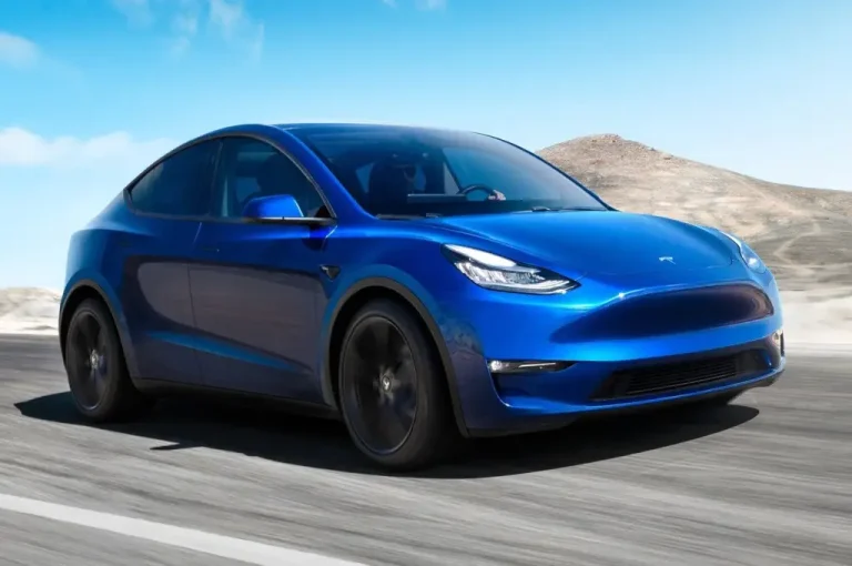 Motorista pede US$ 10 milhões da Tesla após acidente e diz que desconhecia modo de aceleração máxima