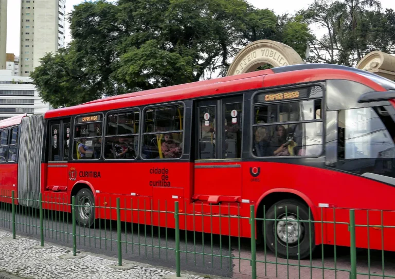 Curitiba planeja ampliar rede de transporte coletivo para 206 km com novos corredores e integração metropolitana