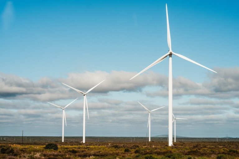 África amplia energia solar enquanto EUA e China disputam influência no setor energético