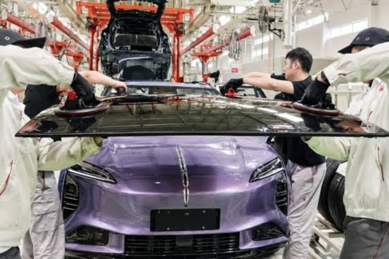 Carros elétricos com teto solar já existem, mas ainda geram pouca energia