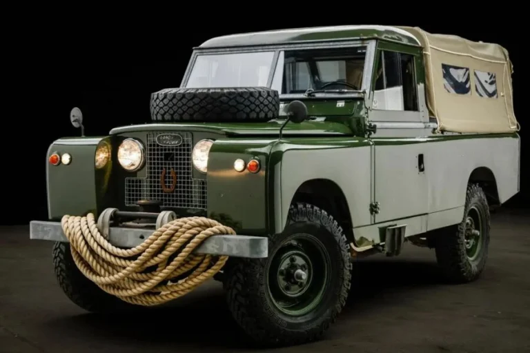Land Rover que pertenceu a Daniel Craig é vendida por US$ 56 mil em leilão