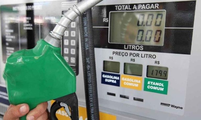 Etanol chega a R$ 4,08 e mantém vantagem sobre gasolina na conta do carro flex