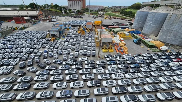 Estoque de carros chineses pode gerar descontos, mas exige atenção do consumidor