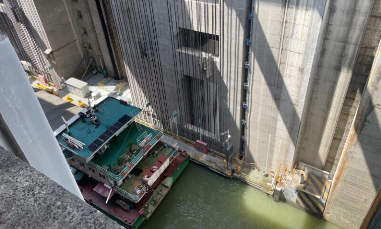 Barragem das Três Gargantas criou um elevador capaz de erguer navios de 3 mil toneladas