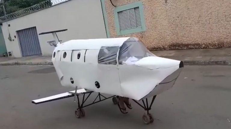 Menino de 12 anos constrói avião com materiais reciclados em Goiânia