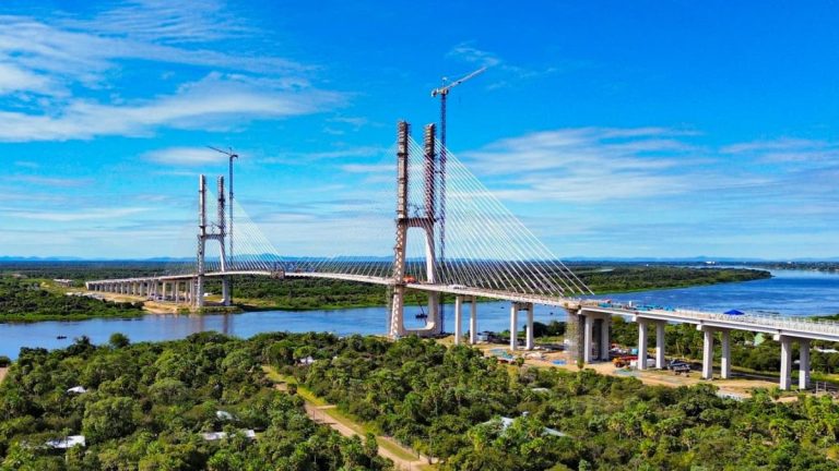 Ponte de R$ 520 milhões entre Brasil e Paraguai entra na fase final de obras