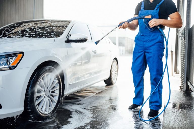 Carros elétricos exigem novos cuidados em serviços de lavagem