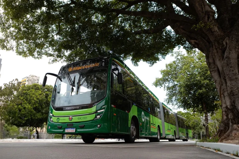 Goiás evita mais de 8 mil toneladas de CO₂ com ônibus elétricos e a biometano