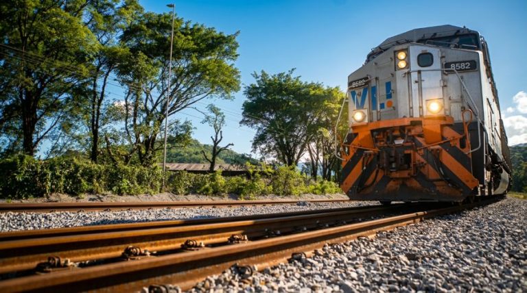 Automação ferroviária economiza 4 milhões de litros de diesel e reduz emissões de CO₂